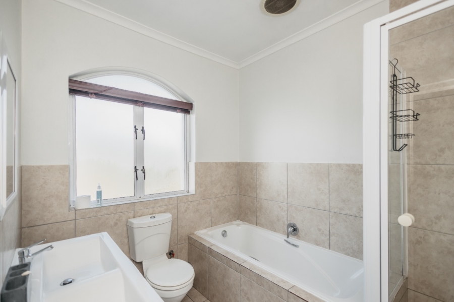 3 Bedroom Property for Sale in Avalon Estate Western Cape